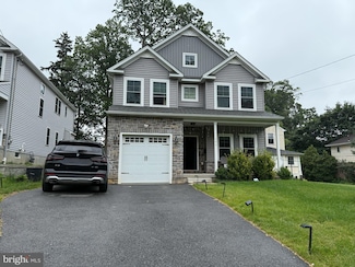 17 Oakland Rd, Broomall, PA 19008