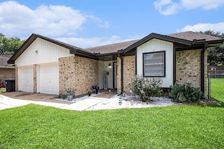 1722 Sherwood Cir, Alvin, TX 77511