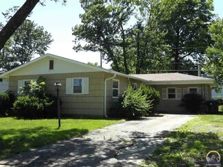 2233 SE Swygart St, Topeka, KS 66605