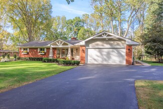 555 Charlesina Dr, Rochester, MI 48306