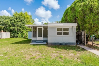 18579 SE 26th St, Ocklawaha, FL 32179