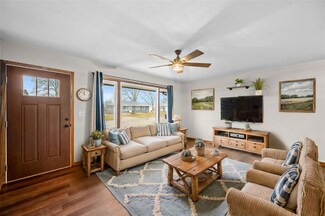 105 W Pleasant St, Monroe, IA 50170