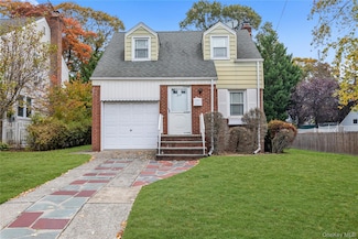 207 Motley St, Valley Stream, NY 11580