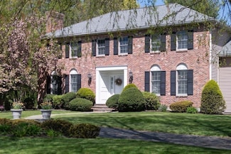 4 Elliston Rd, Weston, MA 02493