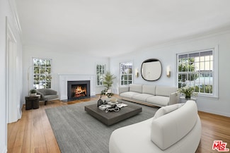 5818 W 8th St, Los Angeles, CA 90036