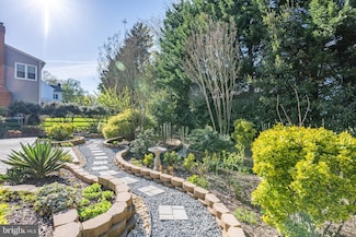 3 Maplecrest Ct, Potomac, MD 20854