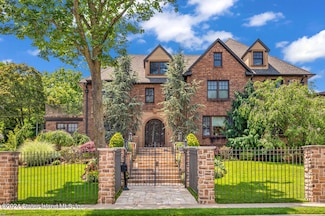 262 Howard Ave, Staten Island, NY 10301