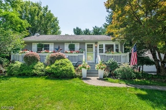 64 Mulberry St, Hamburg, NJ 07419