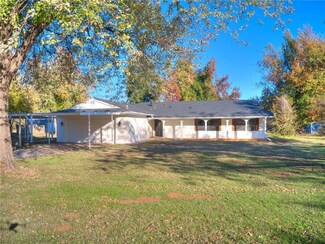 9 Cardinal Ln, Shawnee, OK 74804