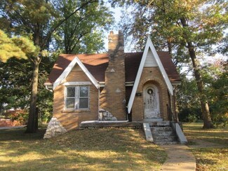 2355 Gardner Dr, Saint Louis, MO 63136