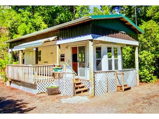 62 Outer Dr, Florence, OR 97439