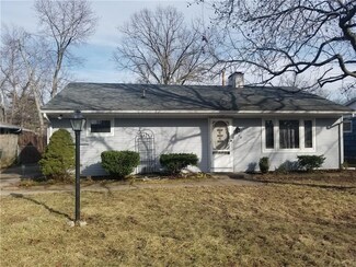 506 N Bittersweet Ln, Muncie, IN 47304