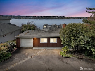 2207 E Bay Dr NE, Olympia, WA 98506