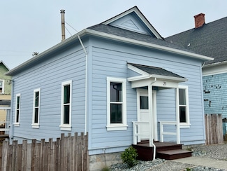 21 Bay View Ave, Samoa, CA 95564