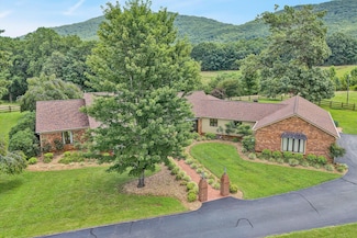 270 Parkside Ln, Rocky Mount, VA 24151