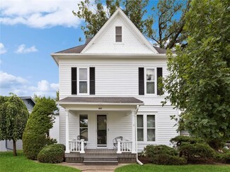 907 1st Ave W, Newton, IA 50208