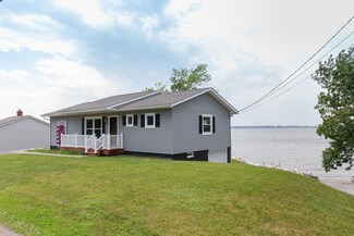 194 Lakewood Dr, Swanton, VT 05488