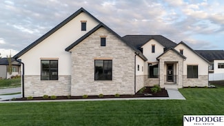 8909 Appaloosa Ln, Lincoln, NE 68520