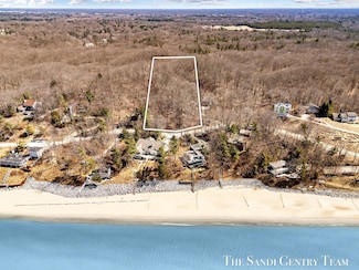 18200 N Shore Estates Rd, Spring Lake, MI 49456