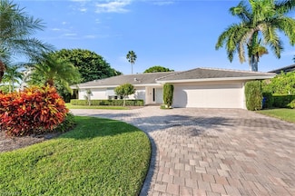 635 Fountainhead Ln, Naples, FL 34103