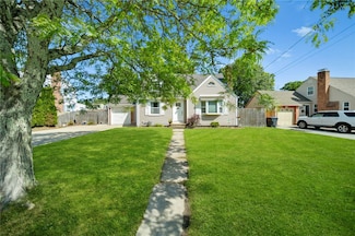 79 Pilgrim Dr, Warwick, RI 02888