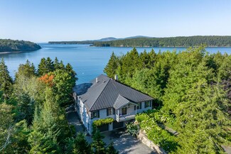 63 Island View Dr, Gouldsboro, ME 04607