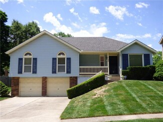306 NE Stanton Ln, Lees Summit, MO 64064