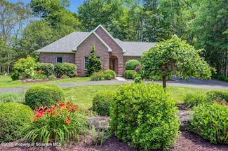 29 Covington Lake Dr, Covington Township, PA 18424