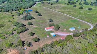 901 Pigg Rd, Bowie, TX 76230