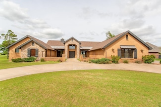1605 Club House Dr, Enid, OK 73703