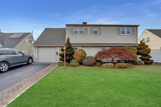 95 Prentice Rd, Levittown, NY 11756
