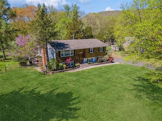 3 Cottage Ln, Suffern, NY 10901