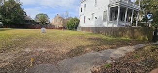 2215 Carondelet St, New Orleans, LA 70130