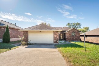 1502 E McClernon St, Springfield, MO 65803