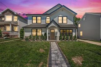 41 Madison Ave, New Hyde Park, NY 11040