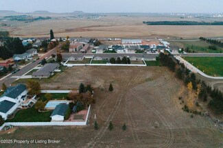 1650 Badlands Dr, Dickinson, ND 58601