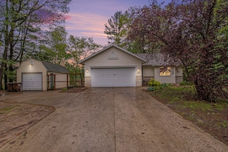 11199 W Harlow Rd, Greenville, MI 48838