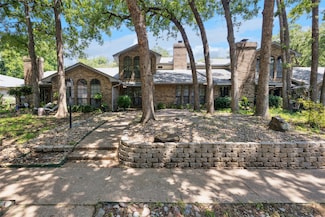 1011 W Lovers Ln, Arlington, TX 76013