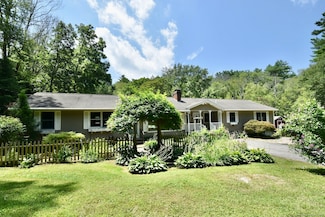 240 Ravenelle Rd, North Grosvenordale, CT 06255
