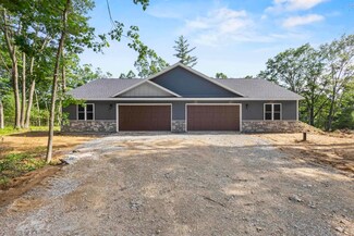 W6515 Woodhaven Cir, Marion, WI 54982