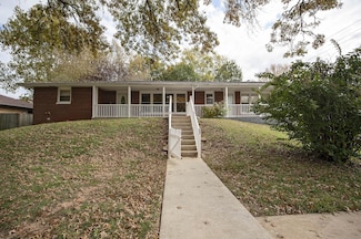 2166 S Valleyroad Ave, Springfield, MO 65804