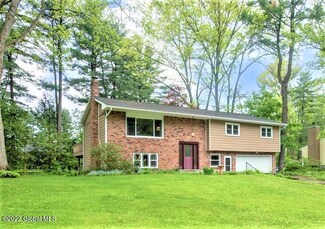 1008 Red Pine Dr, Schenectady, NY 12303