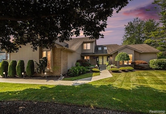 2033 Sundew Dr, Troy, MI 48098
