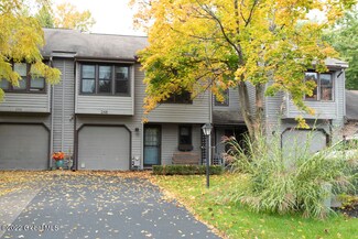 248 Woodscape Dr, Albany, NY 12203