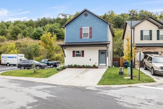 453 Cardwell Ln, Fletcher, NC 28732