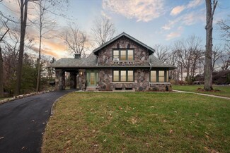 22322 Roxford St, Detroit, MI 48219