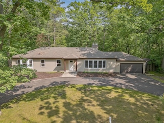 11600 Timberline Rd, Hopkins, MN 55305