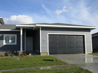 405 Golden Ln, Cedar Falls, IA 50613