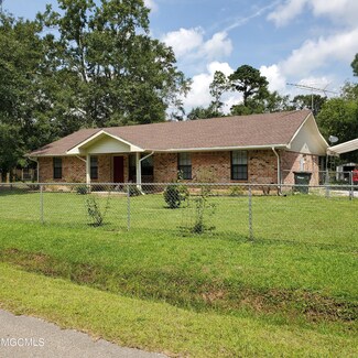 6020 Pine Tree Dr, Kiln, MS 39556