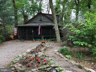 14 Lake Dr, Mount Laurel, NJ 08054